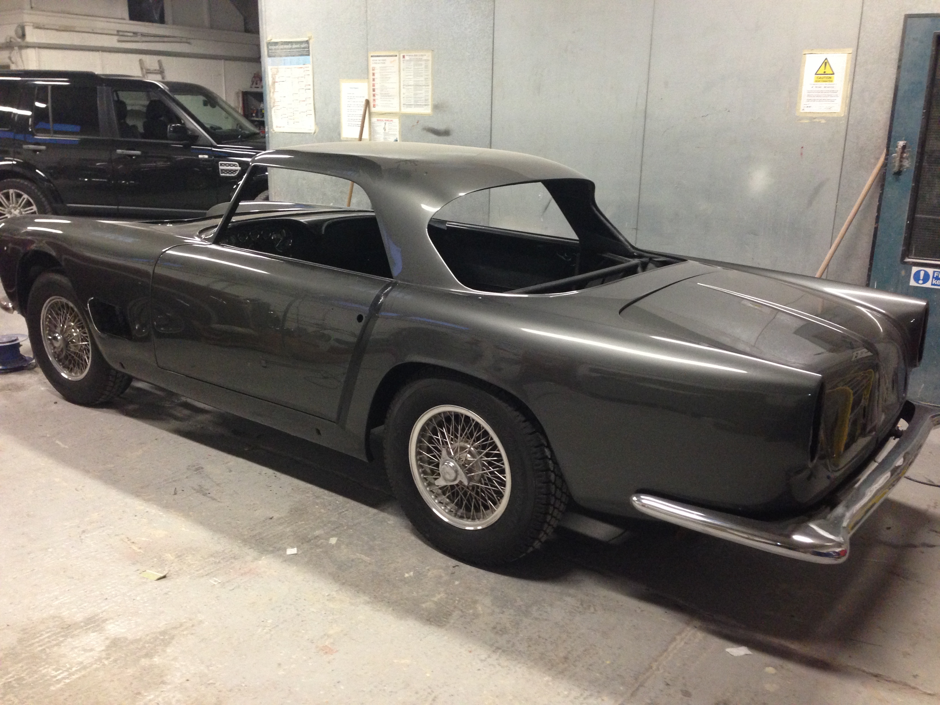 Made-to-measure metal gates